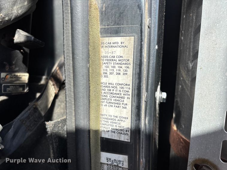 image for item FG0538 1987 International F-9370 semi truck