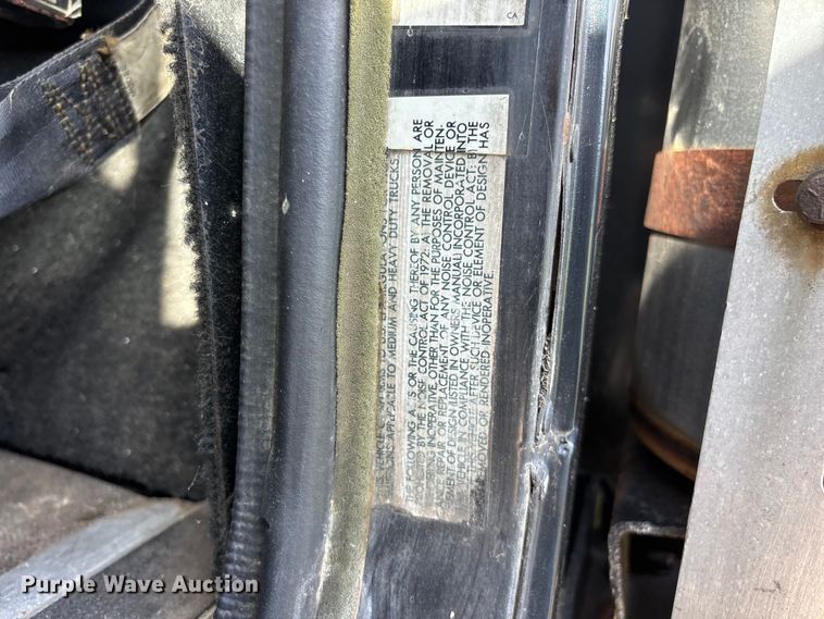 image for item FG0538 1987 International F-9370 semi truck