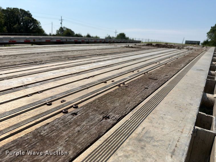 image for item FH6182 2007 Wilson ACF300 flatbed trailer