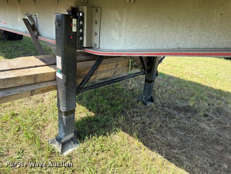 image for item FH6182 2007 Wilson ACF300 flatbed trailer