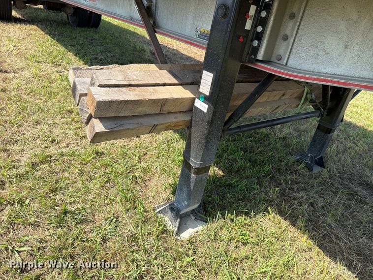 image for item FH6182 2007 Wilson ACF300 flatbed trailer