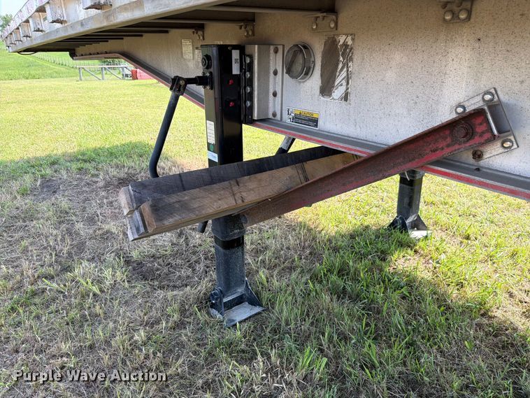 image for item FH6182 2007 Wilson ACF300 flatbed trailer