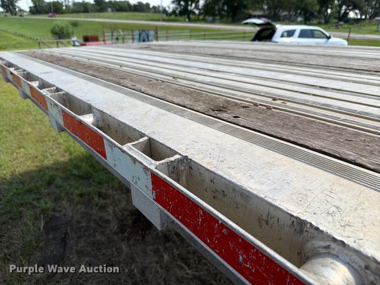 image for item FH6182 2007 Wilson ACF300 flatbed trailer