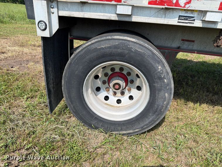 image for item FH6182 2007 Wilson ACF300 flatbed trailer