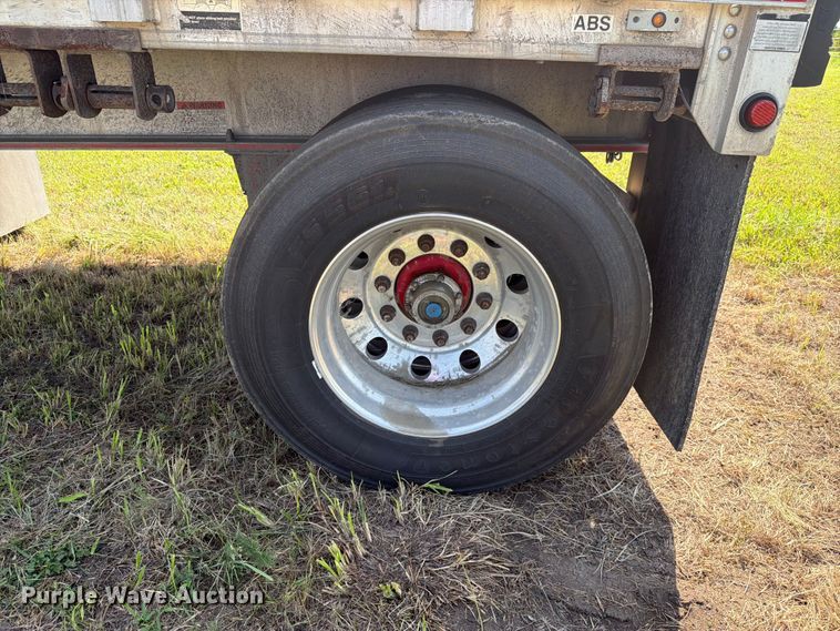 image for item FH6182 2007 Wilson ACF300 flatbed trailer