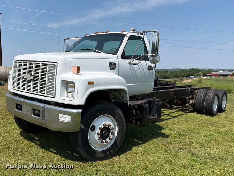 image for item FH6287 1999 Chevrolet C8500 truck cab and chassis