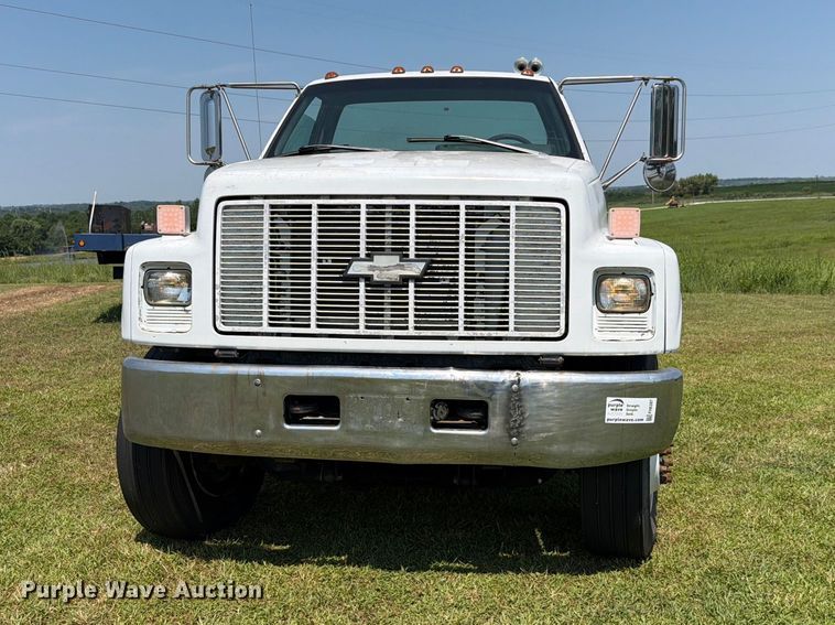image for item FH6287 1999 Chevrolet C8500 truck cab and chassis