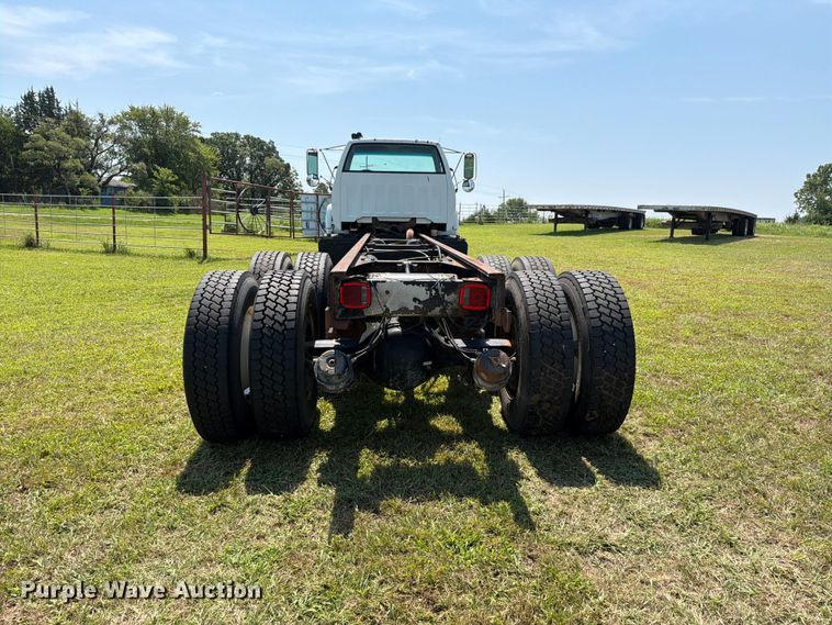 image for item FH6287 1999 Chevrolet C8500 truck cab and chassis