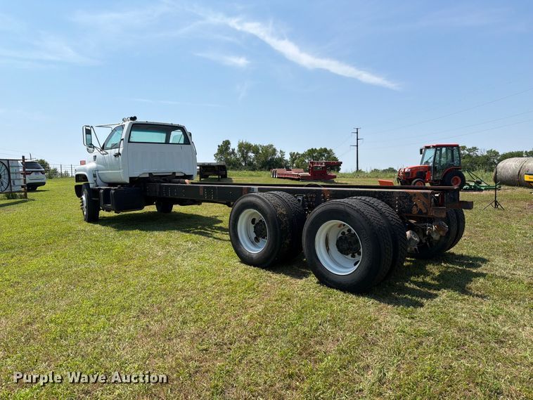image for item FH6287 1999 Chevrolet C8500 truck cab and chassis