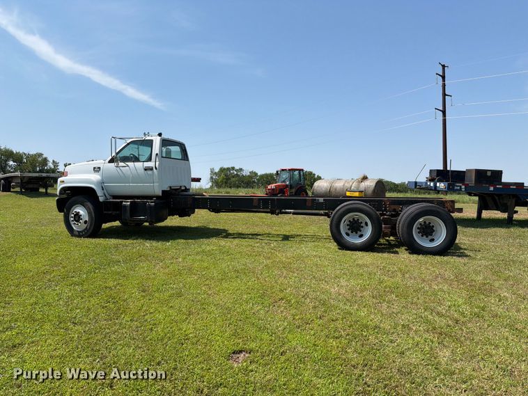 image for item FH6287 1999 Chevrolet C8500 truck cab and chassis