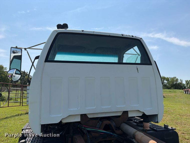 image for item FH6287 1999 Chevrolet C8500 truck cab and chassis
