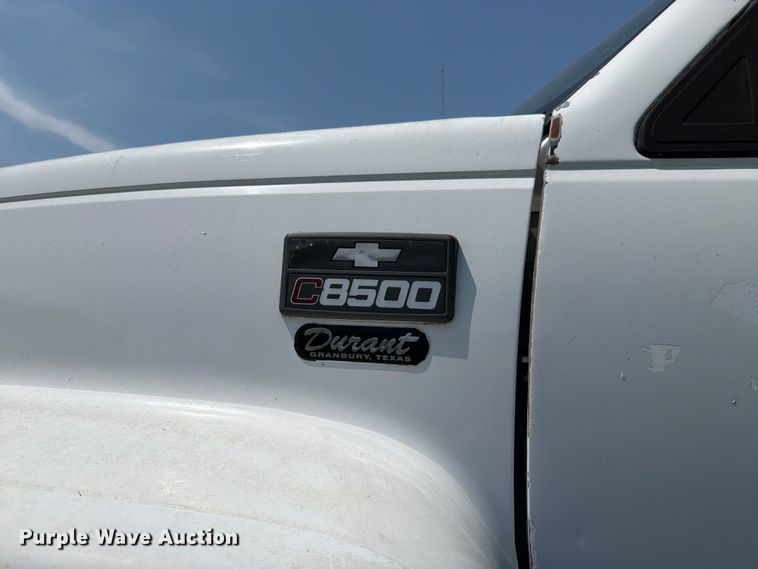 image for item FH6287 1999 Chevrolet C8500 truck cab and chassis