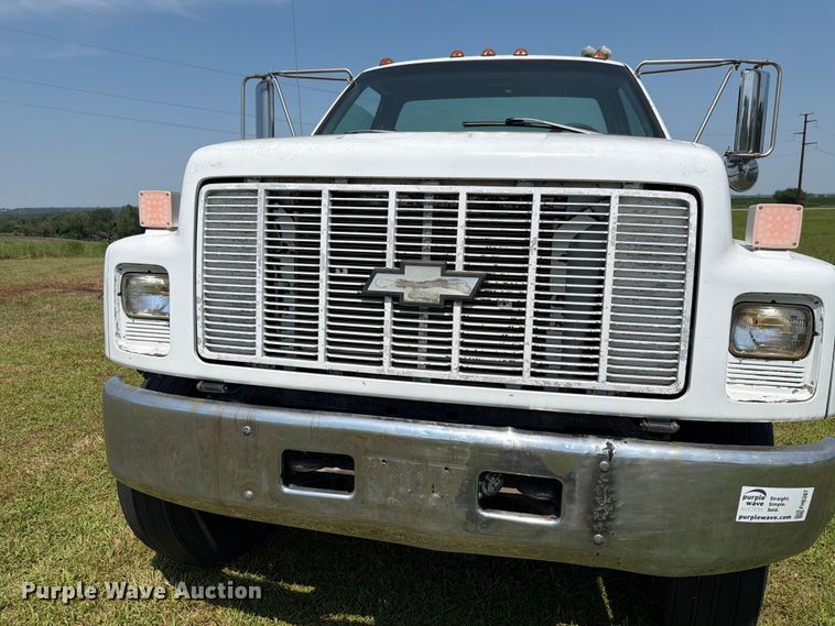 image for item FH6287 1999 Chevrolet C8500 truck cab and chassis