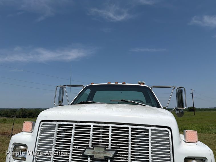 image for item FH6287 1999 Chevrolet C8500 truck cab and chassis