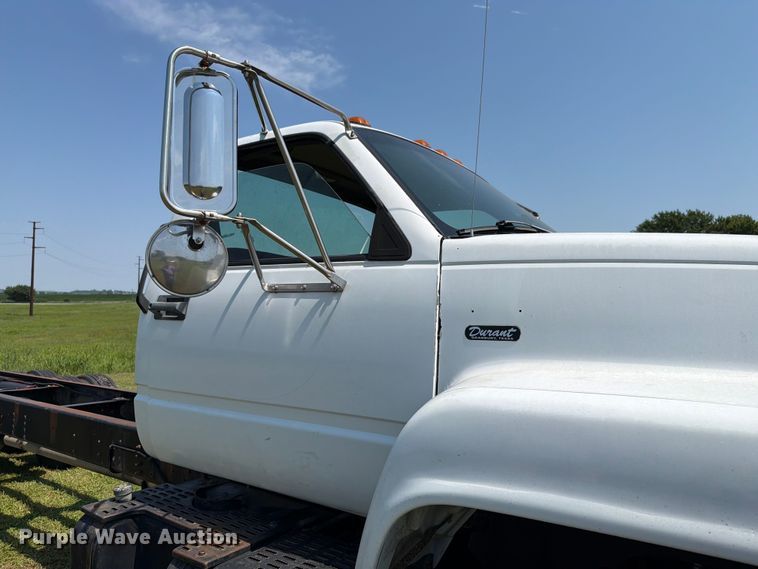image for item FH6287 1999 Chevrolet C8500 truck cab and chassis