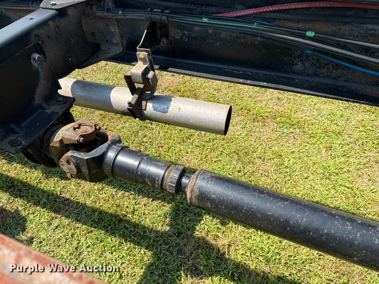 image for item FH6287 1999 Chevrolet C8500 truck cab and chassis