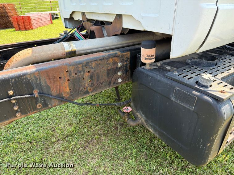 image for item FH6287 1999 Chevrolet C8500 truck cab and chassis