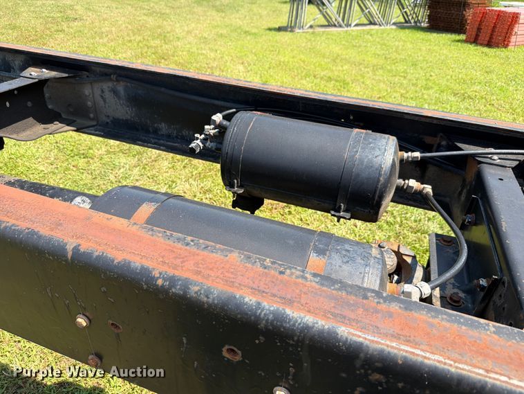 image for item FH6287 1999 Chevrolet C8500 truck cab and chassis