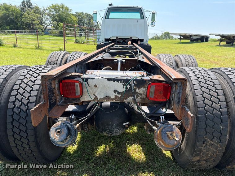 image for item FH6287 1999 Chevrolet C8500 truck cab and chassis