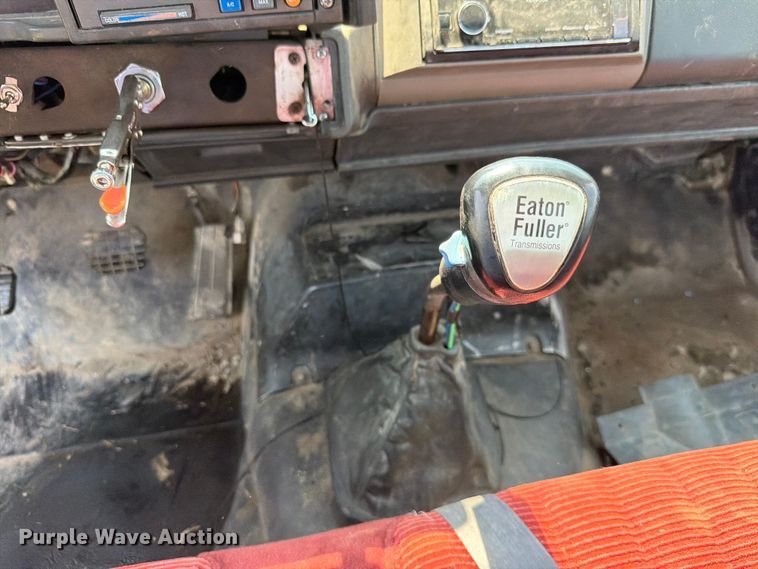 image for item FH6287 1999 Chevrolet C8500 truck cab and chassis