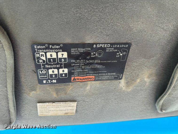 image for item FH6287 1999 Chevrolet C8500 truck cab and chassis