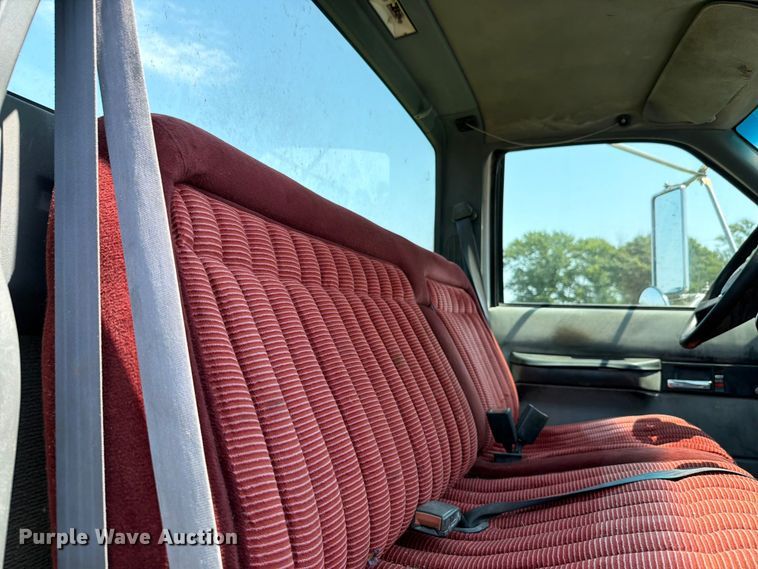 image for item FH6287 1999 Chevrolet C8500 truck cab and chassis