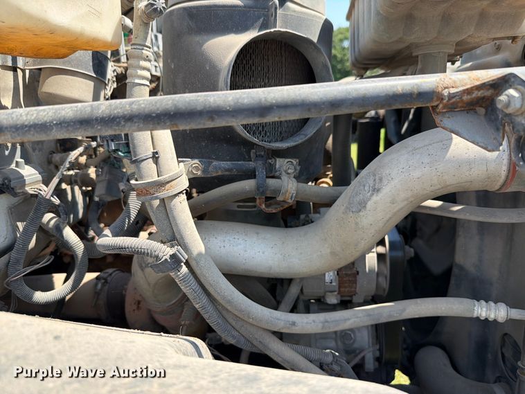 image for item FH6287 1999 Chevrolet C8500 truck cab and chassis
