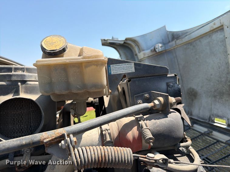 image for item FH6287 1999 Chevrolet C8500 truck cab and chassis