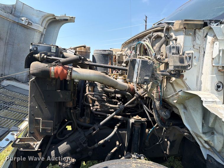 image for item FH6287 1999 Chevrolet C8500 truck cab and chassis