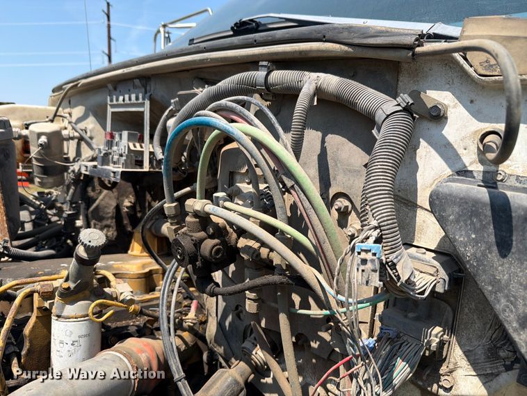 image for item FH6287 1999 Chevrolet C8500 truck cab and chassis
