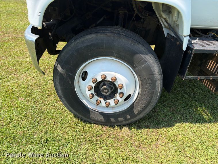 image for item FH6287 1999 Chevrolet C8500 truck cab and chassis