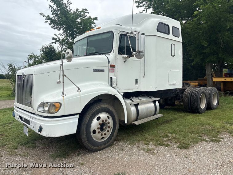 1998 International 9200 semi truck