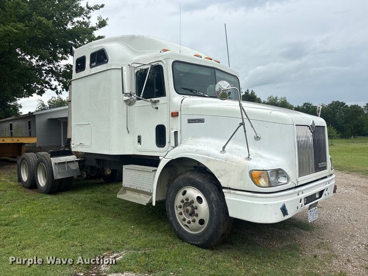 image for item FI0187 1998 International 9200 semi truck