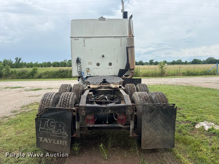 image for item FI0187 1998 International 9200 semi truck