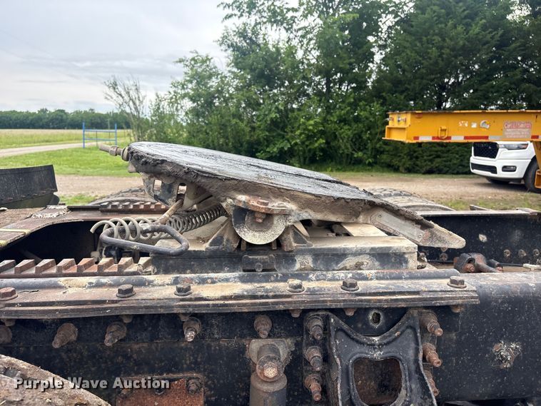 image for item FI0187 1998 International 9200 semi truck