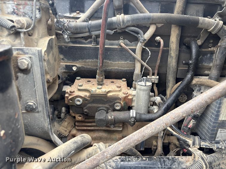 image for item FI0187 1998 International 9200 semi truck