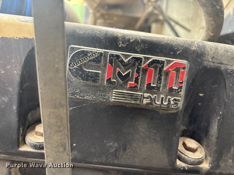 image for item FI0187 1998 International 9200 semi truck