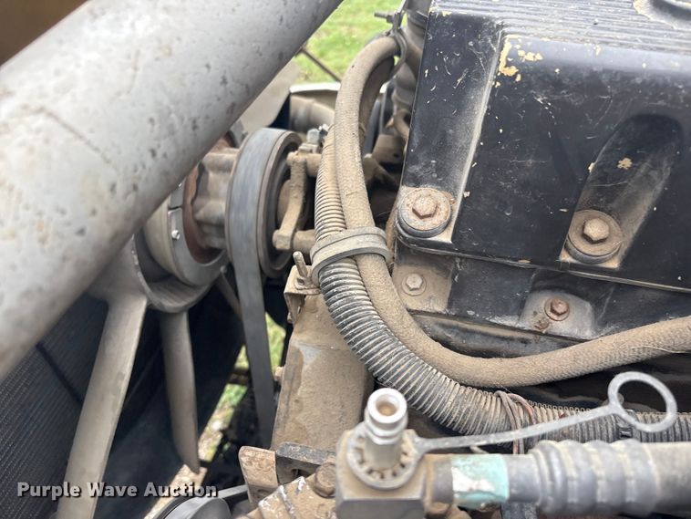 image for item FI0187 1998 International 9200 semi truck