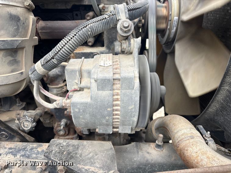 image for item FI0187 1998 International 9200 semi truck