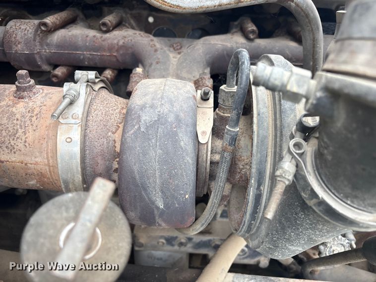image for item FI0187 1998 International 9200 semi truck