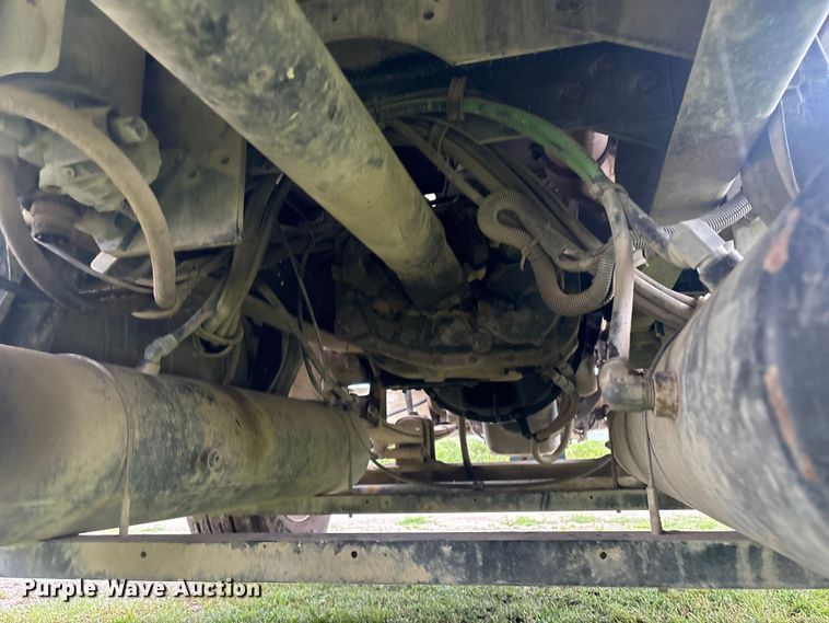 image for item FI0187 1998 International 9200 semi truck