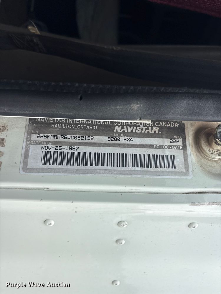 image for item FI0187 1998 International 9200 semi truck