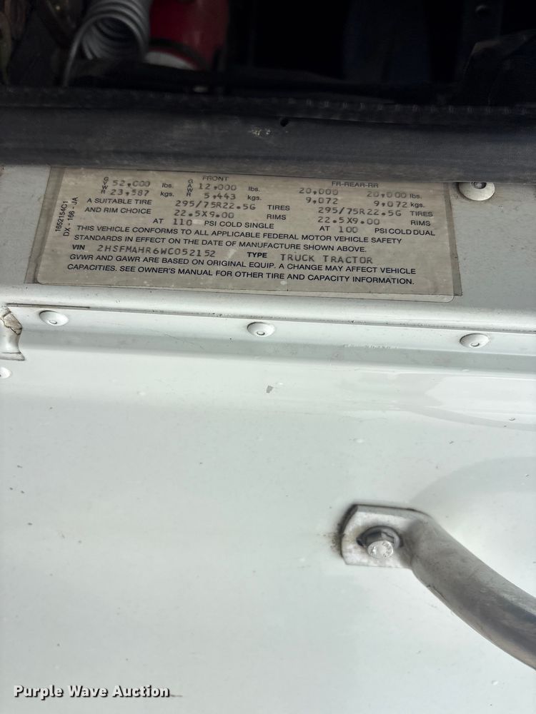 image for item FI0187 1998 International 9200 semi truck