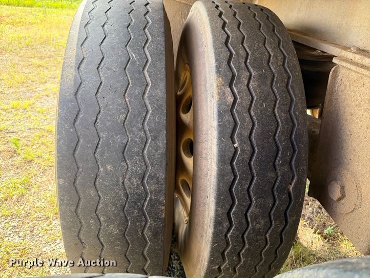 image for item FI0289 2013 Travis 2013 39.2FT TRAVIS S/102 bottom dump trailer