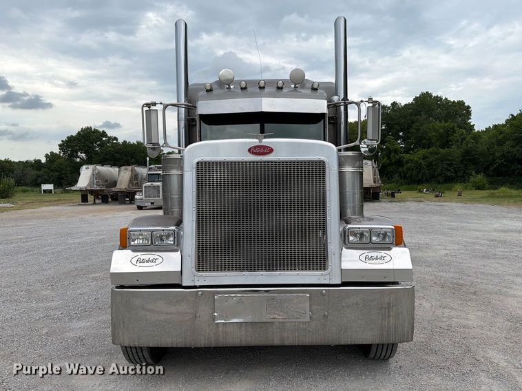 image for item FI0300 2007 Peterbilt 379 semi truck