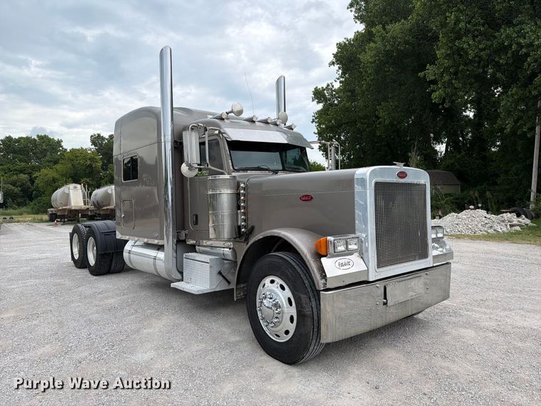 image for item FI0300 2007 Peterbilt 379 semi truck