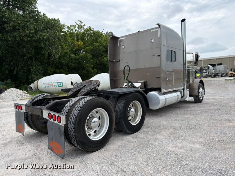image for item FI0300 2007 Peterbilt 379 semi truck