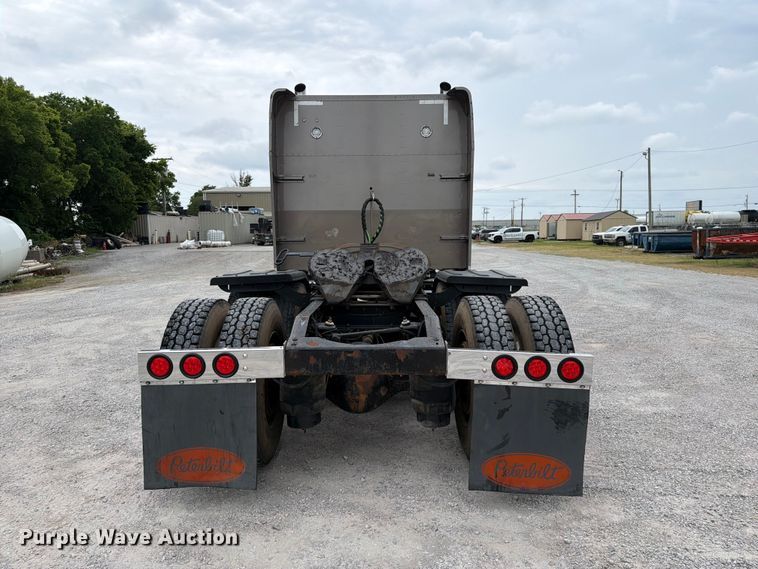 image for item FI0300 2007 Peterbilt 379 semi truck