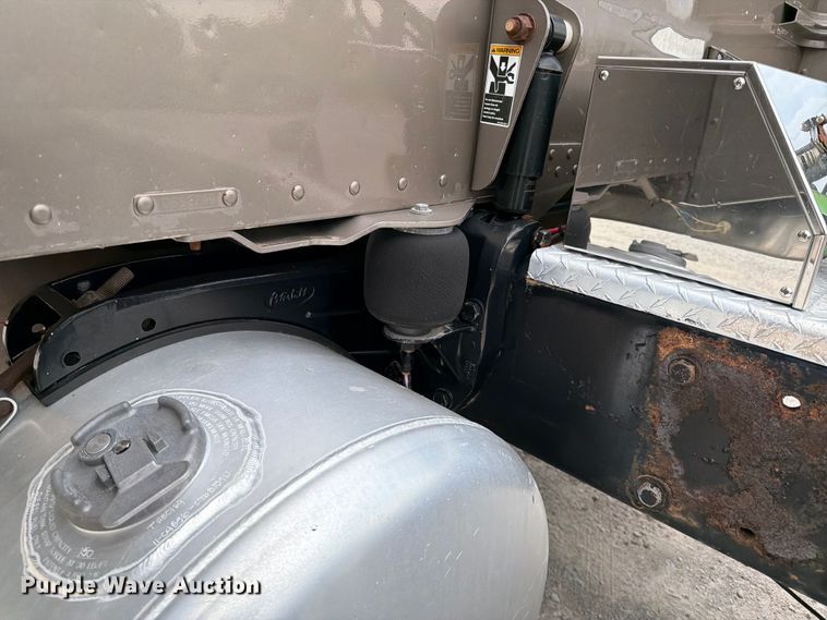 image for item FI0300 2007 Peterbilt 379 semi truck