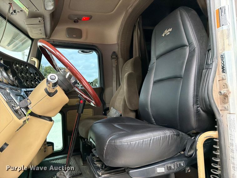 image for item FI0300 2007 Peterbilt 379 semi truck